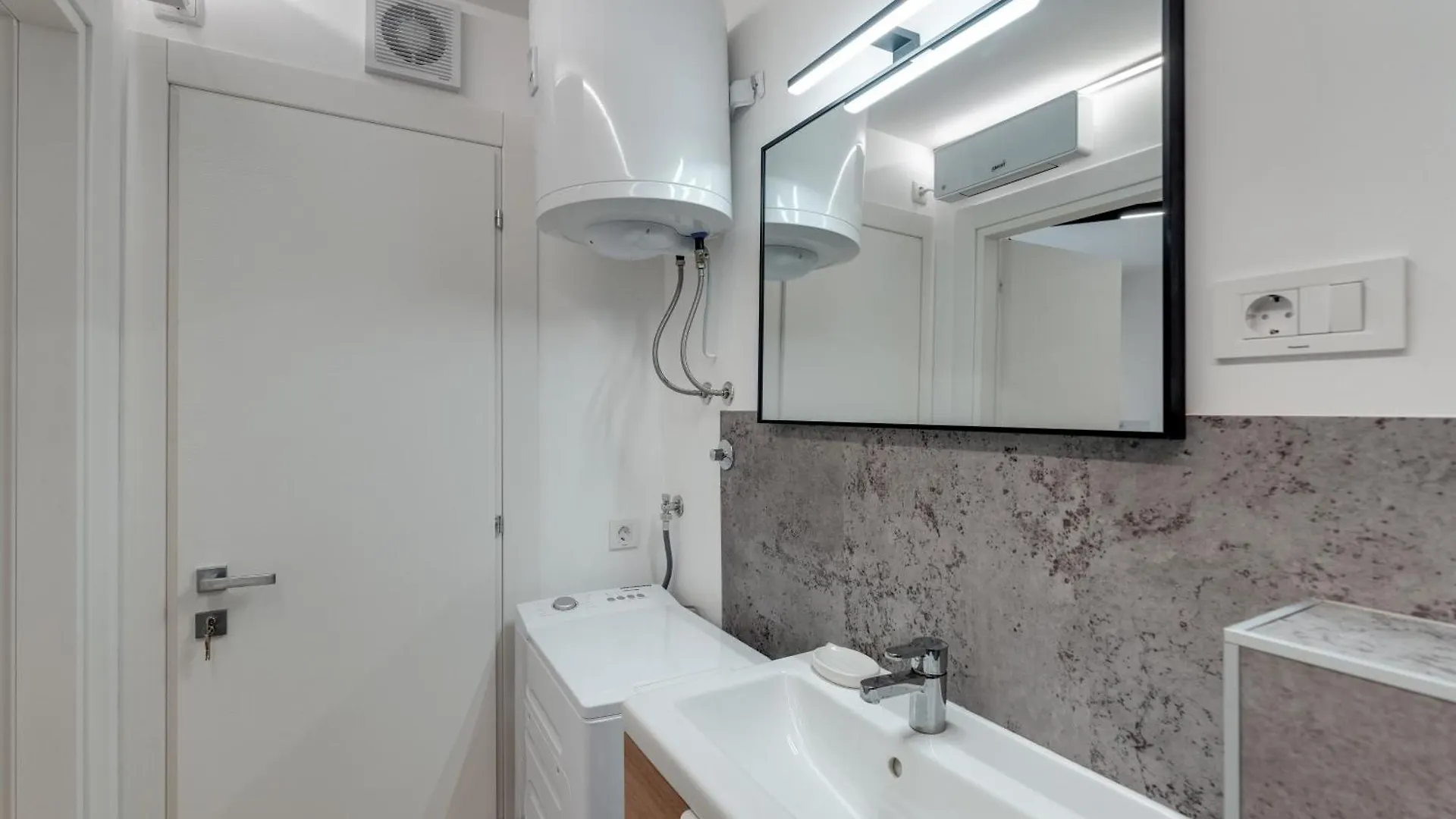 Corso Apartments リエカ